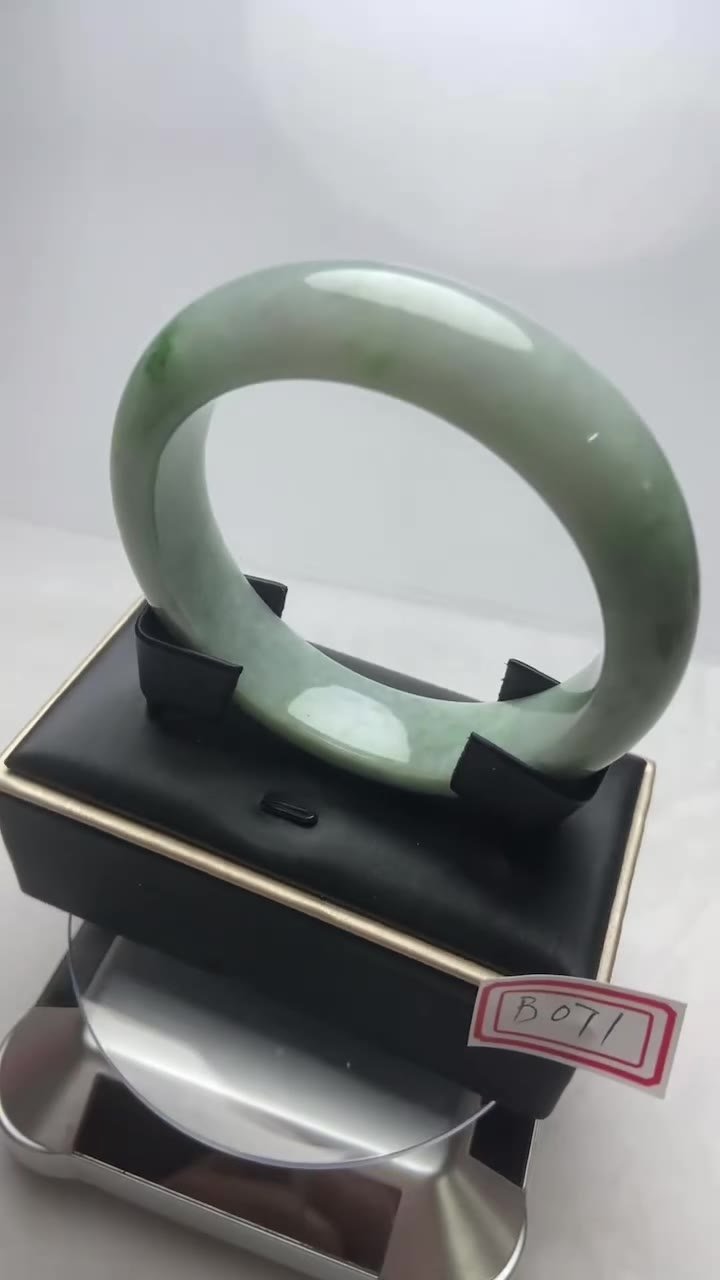 B071 天然A貨翡翠手鐲・玉鐲・57.2圍・實物拍攝・附鑑定證書 - Image 9