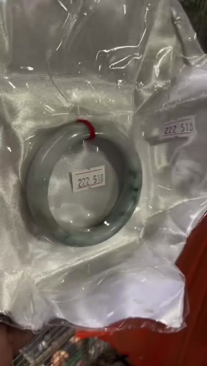B103 天然A貨翡翠手鐲・玉鐲・51.8圍・實物拍攝・附鑑定證書 - Gambar 3