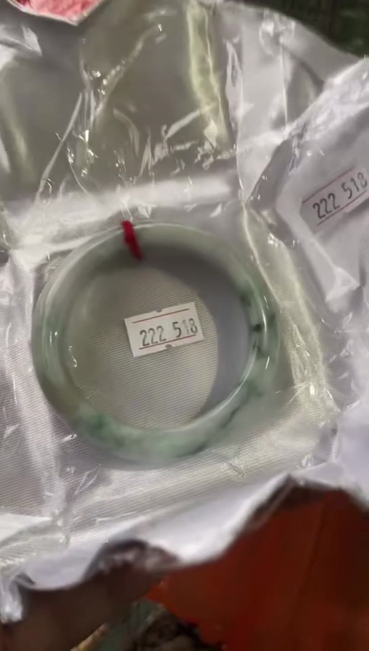 B103 天然A貨翡翠手鐲・玉鐲・51.8圍・實物拍攝・附鑑定證書 - Gambar 4