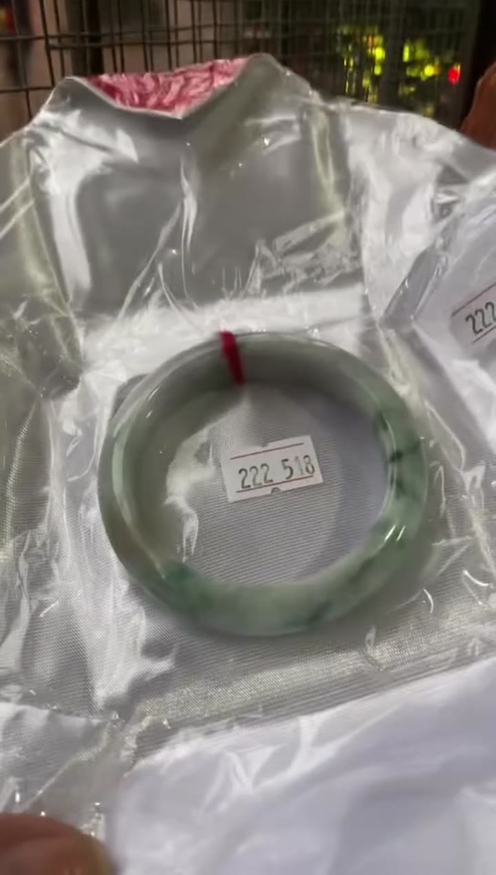 B103 天然A貨翡翠手鐲・玉鐲・51.8圍・實物拍攝・附鑑定證書 - Gambar 5