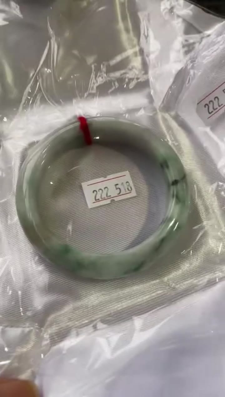 B103 天然A貨翡翠手鐲・玉鐲・51.8圍・實物拍攝・附鑑定證書 - Gambar 9