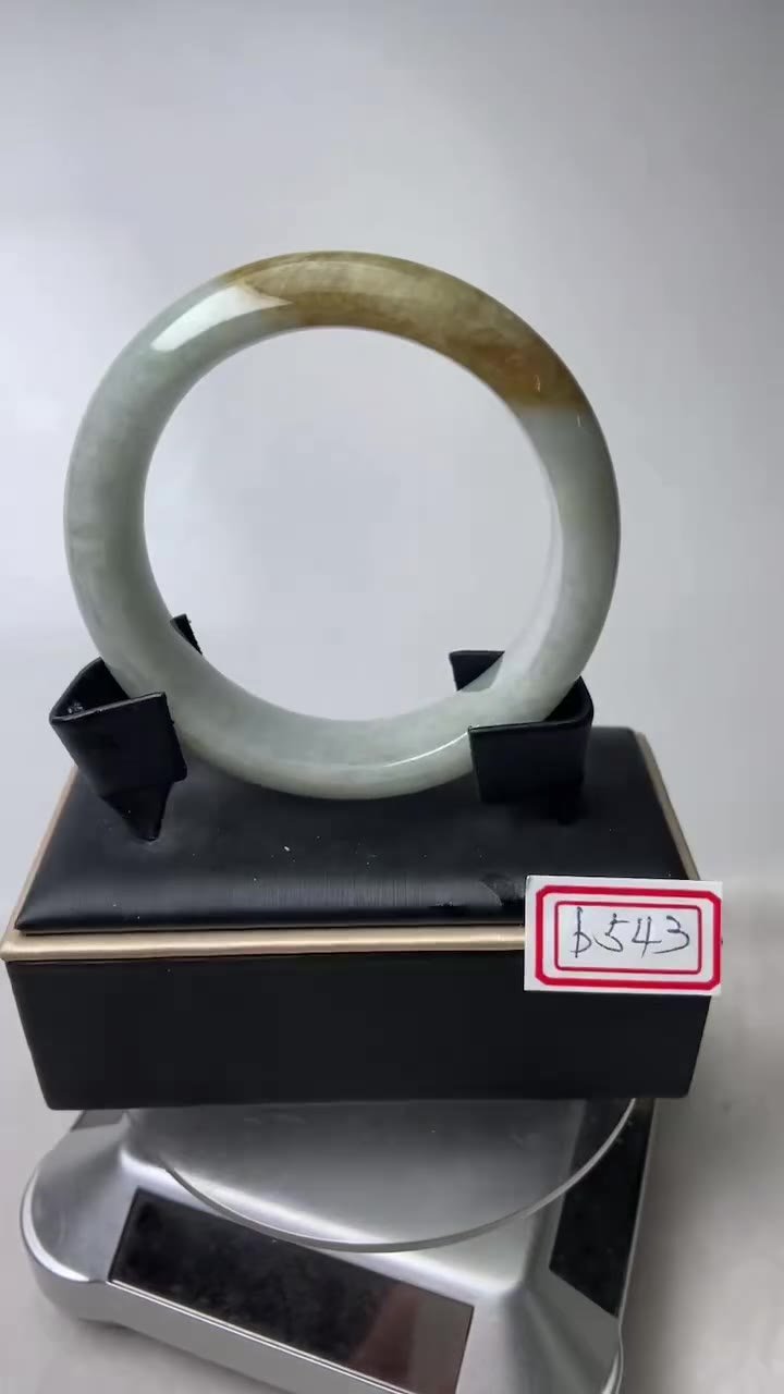 B543 天然A貨翡翠手鐲・玉鐲・54.8圍・實物拍攝・附大陸鑑定證書 - Image 2