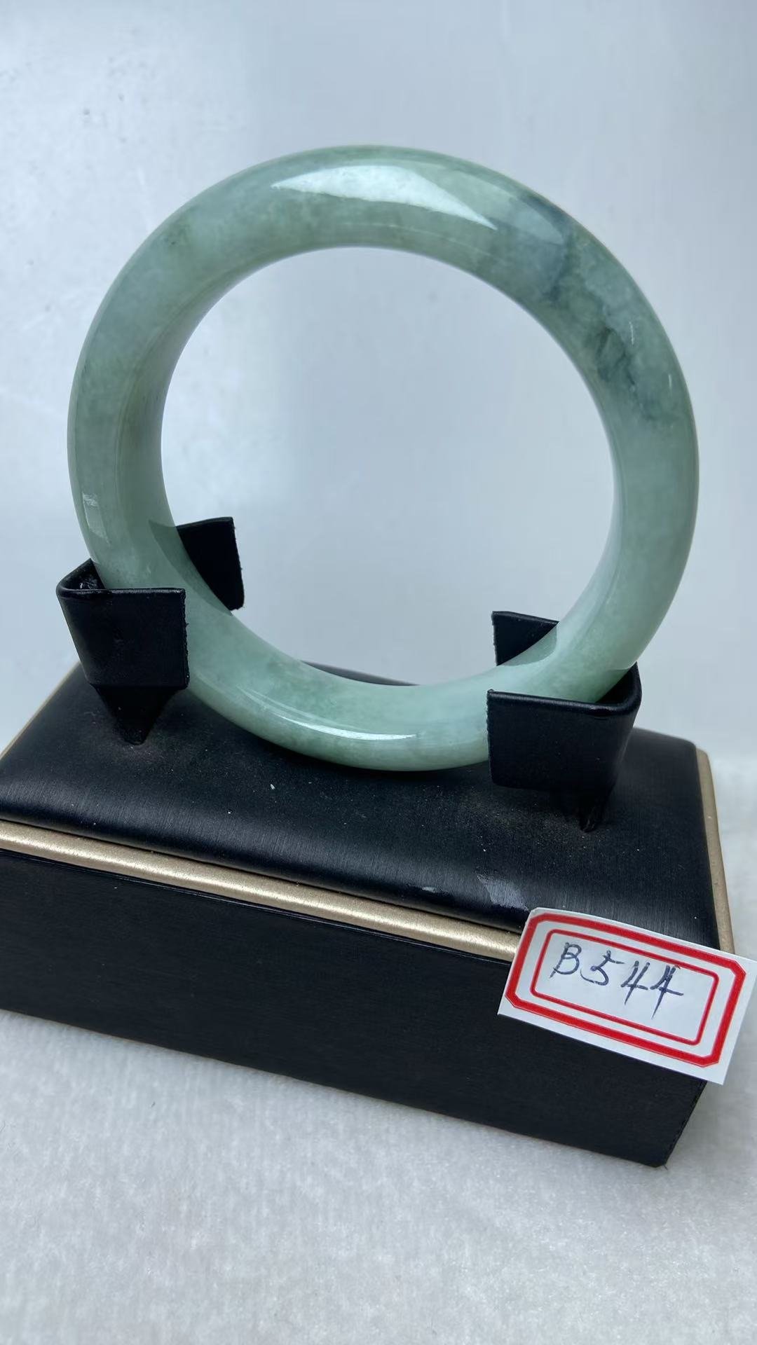 B544 天然A貨翡翠手鐲・玉鐲・54.8圍・實物拍攝・附大陸鑑定證書