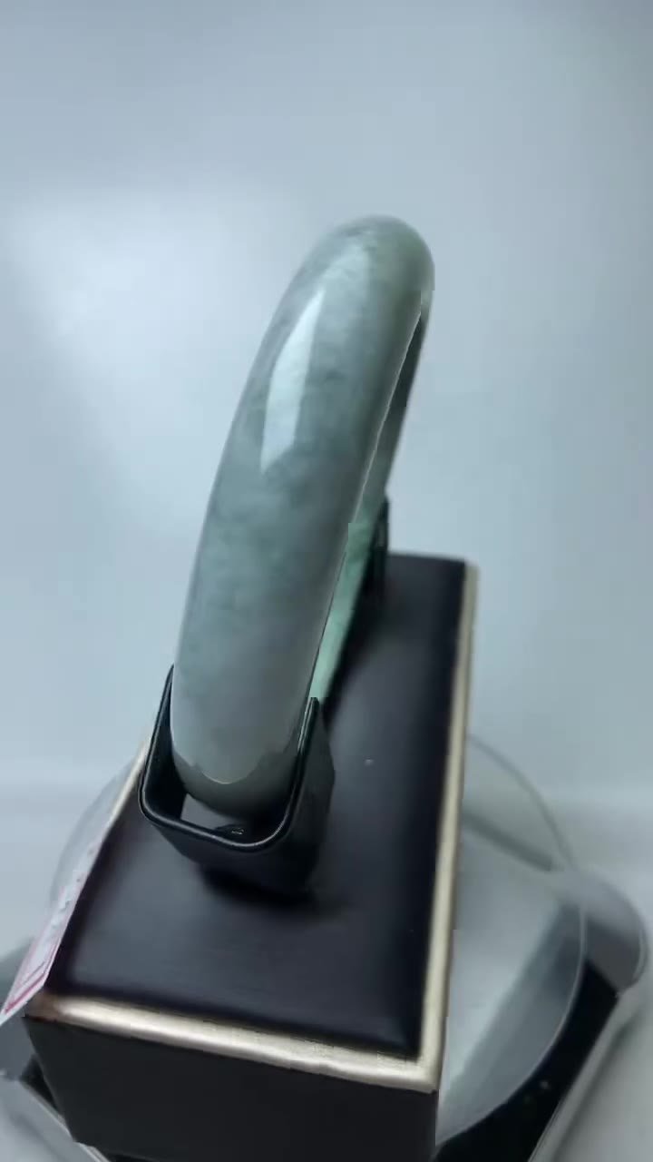 B548 天然A貨翡翠手鐲・玉鐲・54.9圍・實物拍攝・附大陸鑑定證書 - Image 3