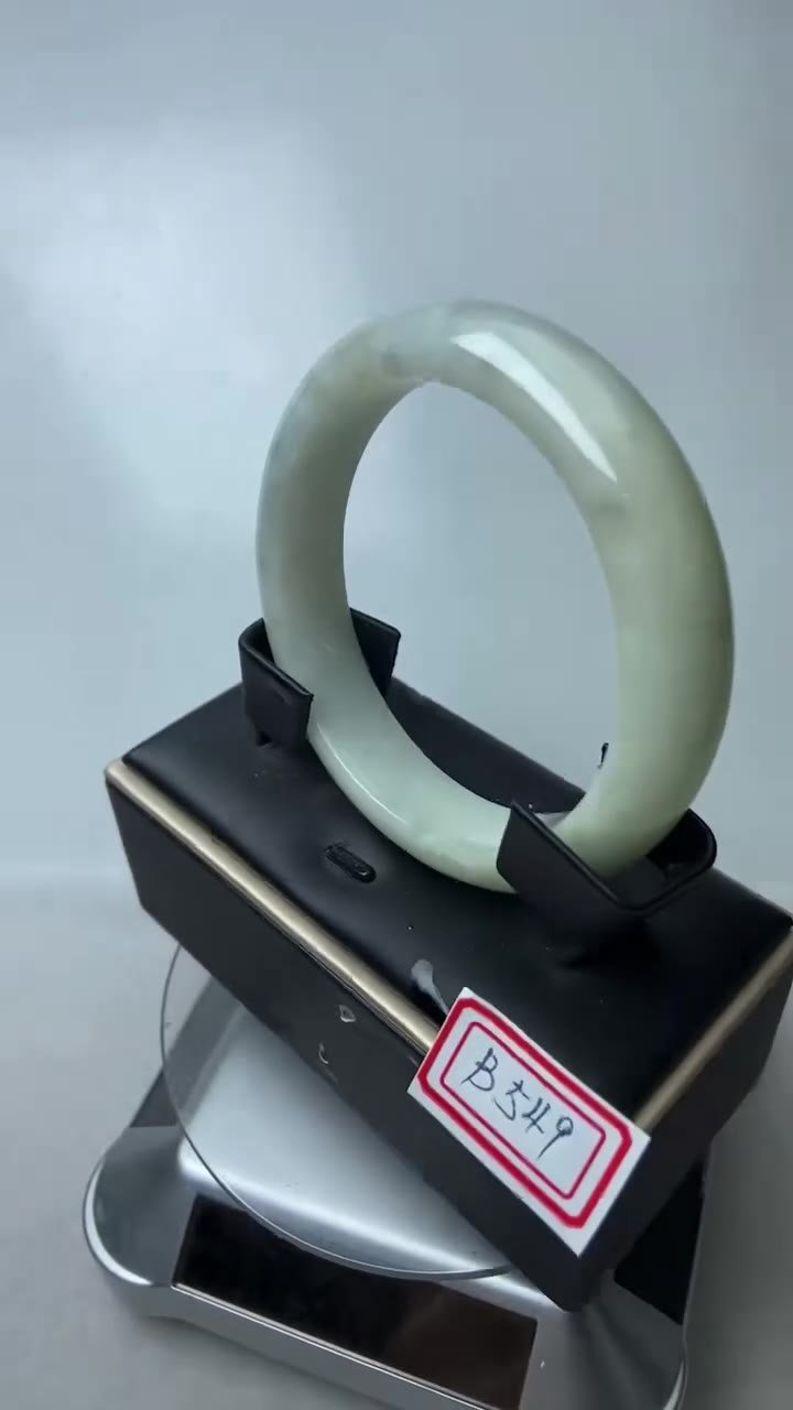 B549 天然A貨翡翠手鐲・玉鐲・54.9圍・實物拍攝・附大陸鑑定證書 - Image 2