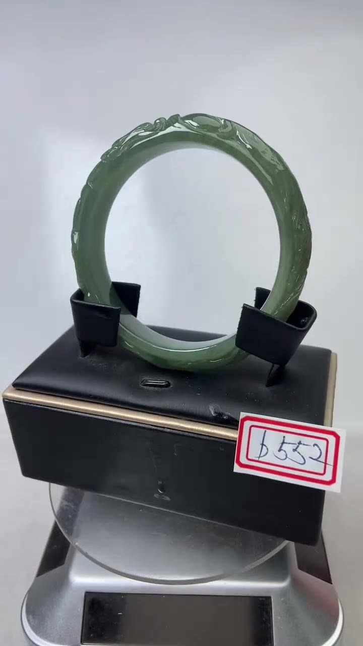 B552 天然A貨翡翠手鐲・玉鐲・55.8圍・實物拍攝・附大陸鑑定證書 - Image 7